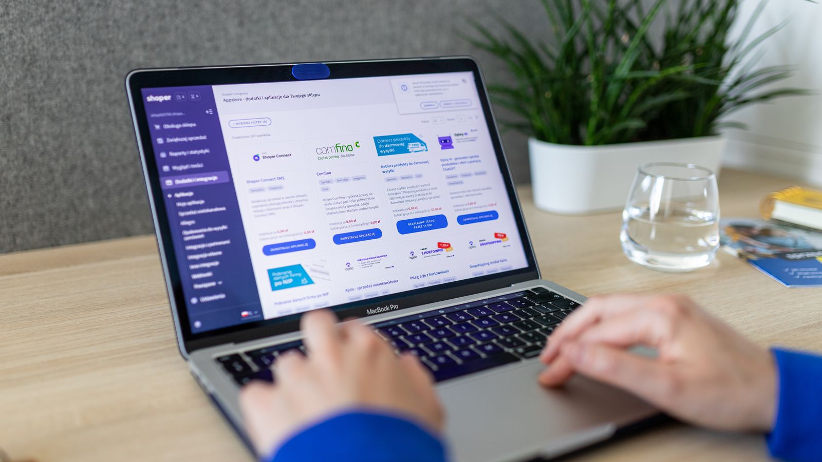 Gestión de una tienda online desde un ordenador portátil